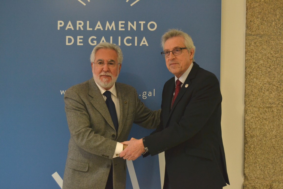 Foto da noticia:O presidente do Tribunal Superior de Xustiza de Galicia efectúa unha visita de institucional ao Parlamento con motivo da súa xubilación